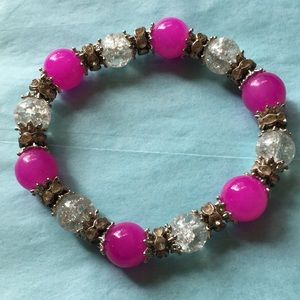 Cute vintage stretch pink and clear beaded bracelet, excellent condition!